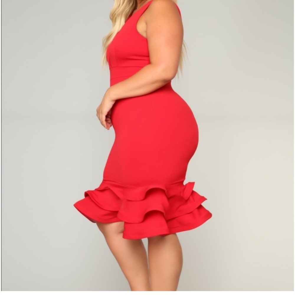 Red V-Neck Ruffle Hem Bodycon Dress - Picture 2 of 4